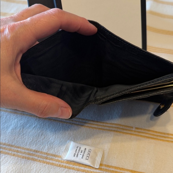 Gucci Navy and Cream Bifold Wallet with box, ribbon, paperwork, and silica packs - Picture 9 of 14